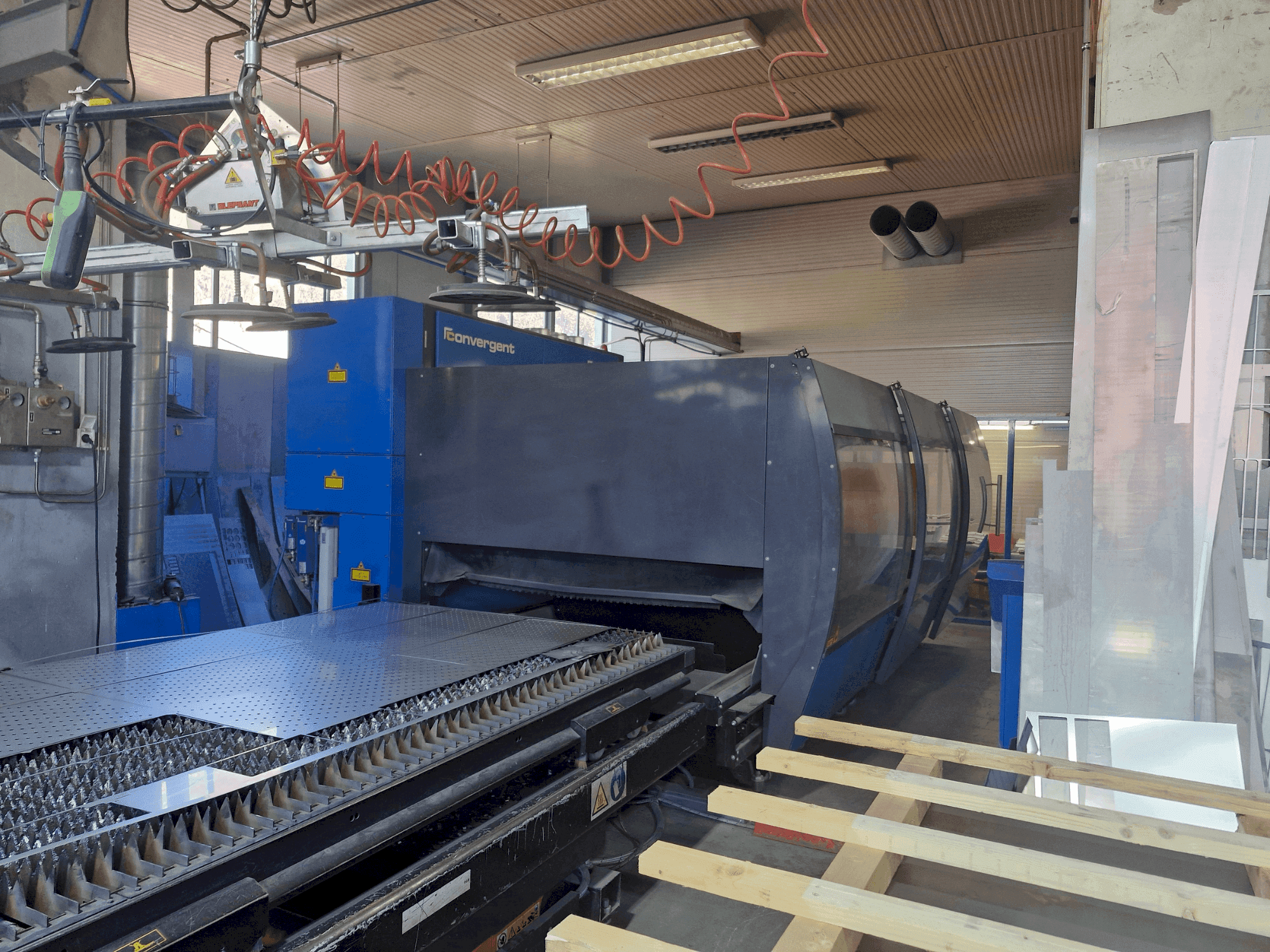 Vista frontal de la máquina Prima Power Platino 1530 (2017) (2017)