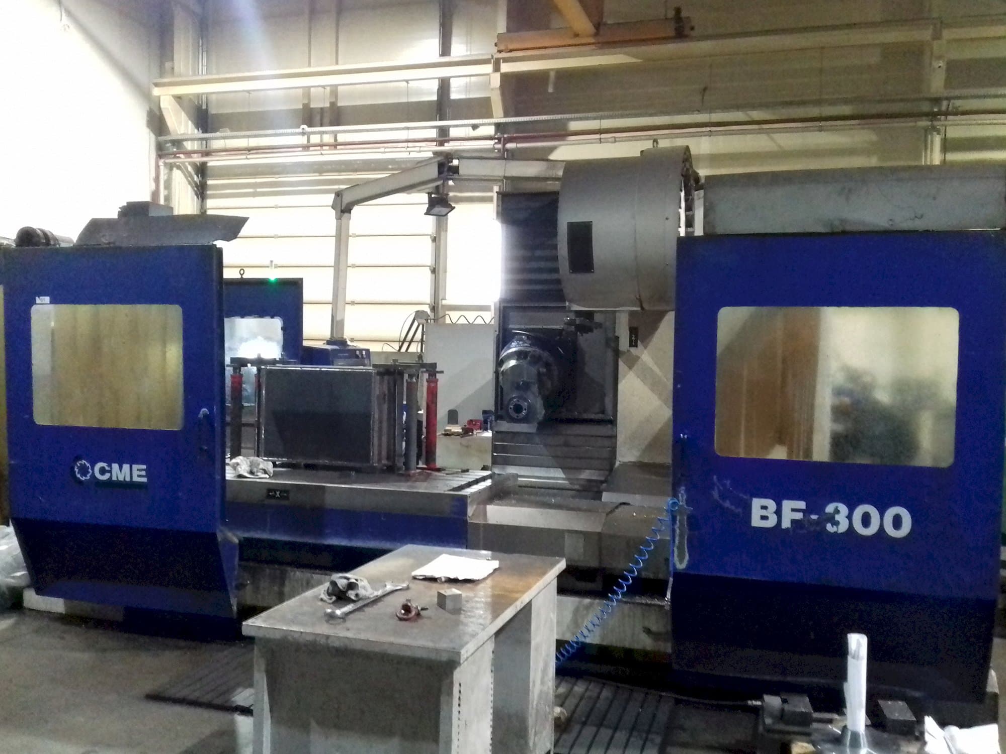 Vista frontal de la máquina CME BF-300