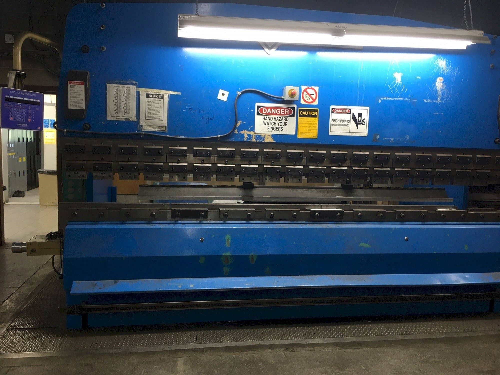 Vista frontal de la máquina PROMECAM 204