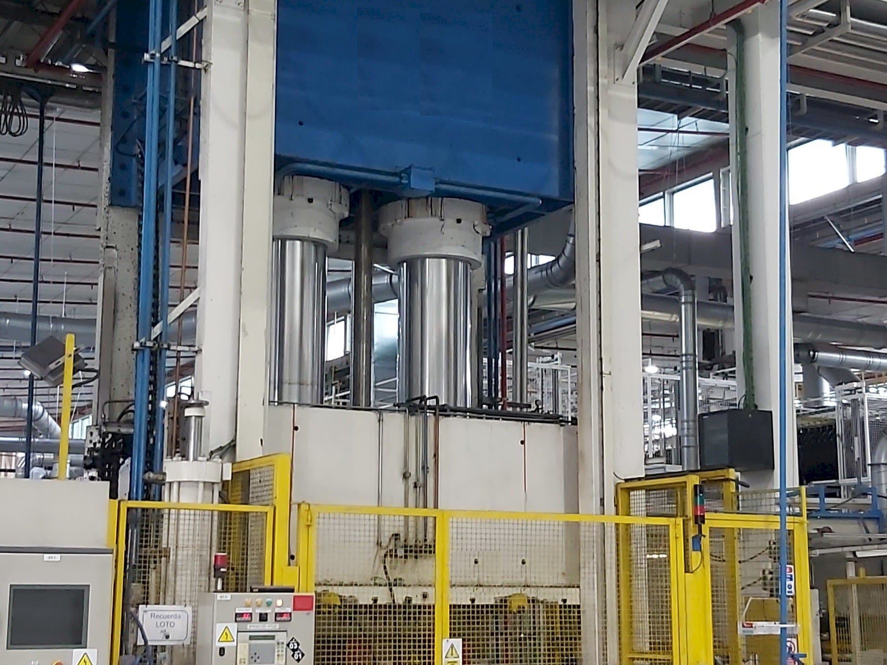 Vista frontal de la máquina Pinette 1500 Ton