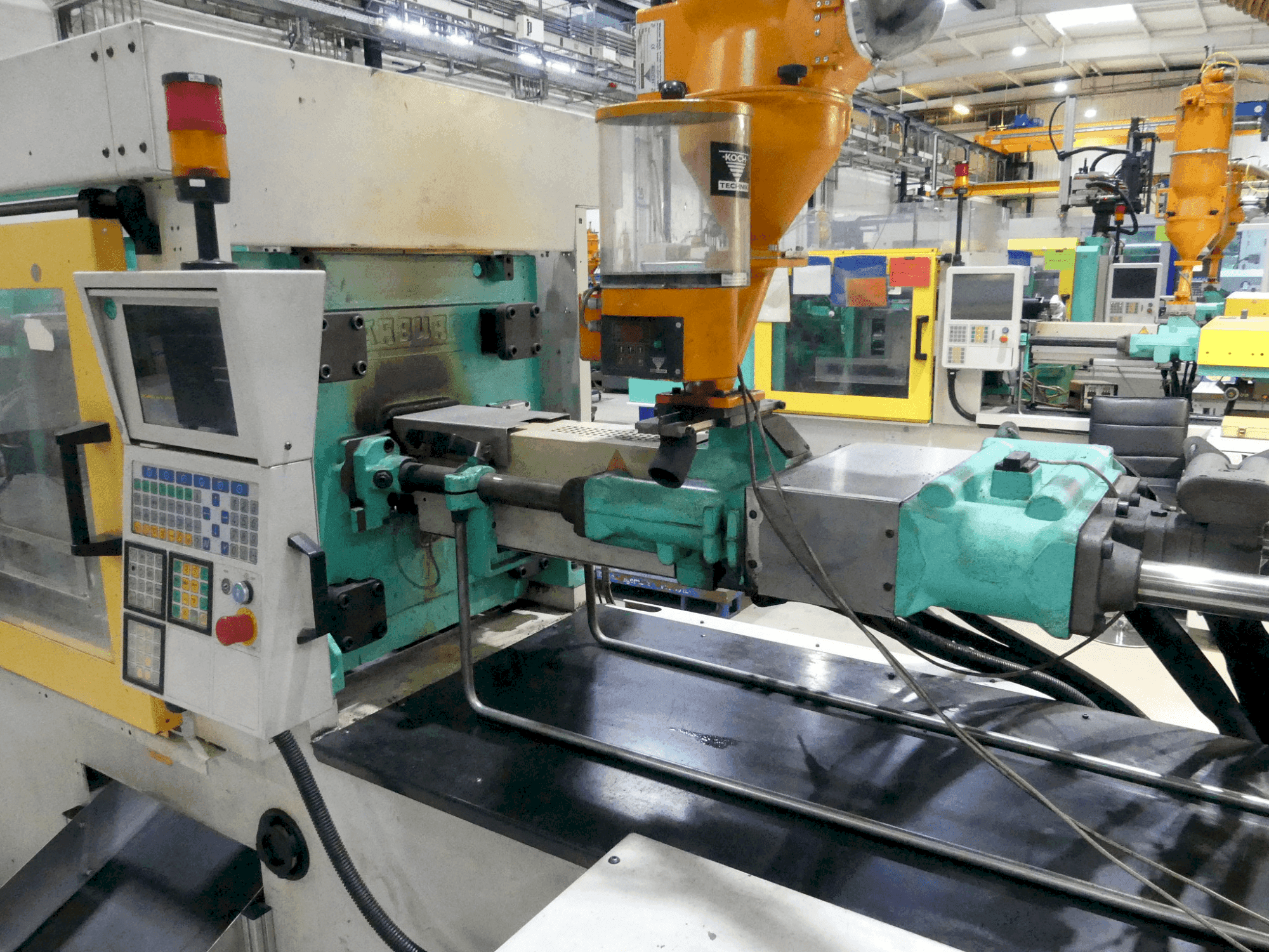 Vista frontal de la máquina Arburg 420C-1000-250