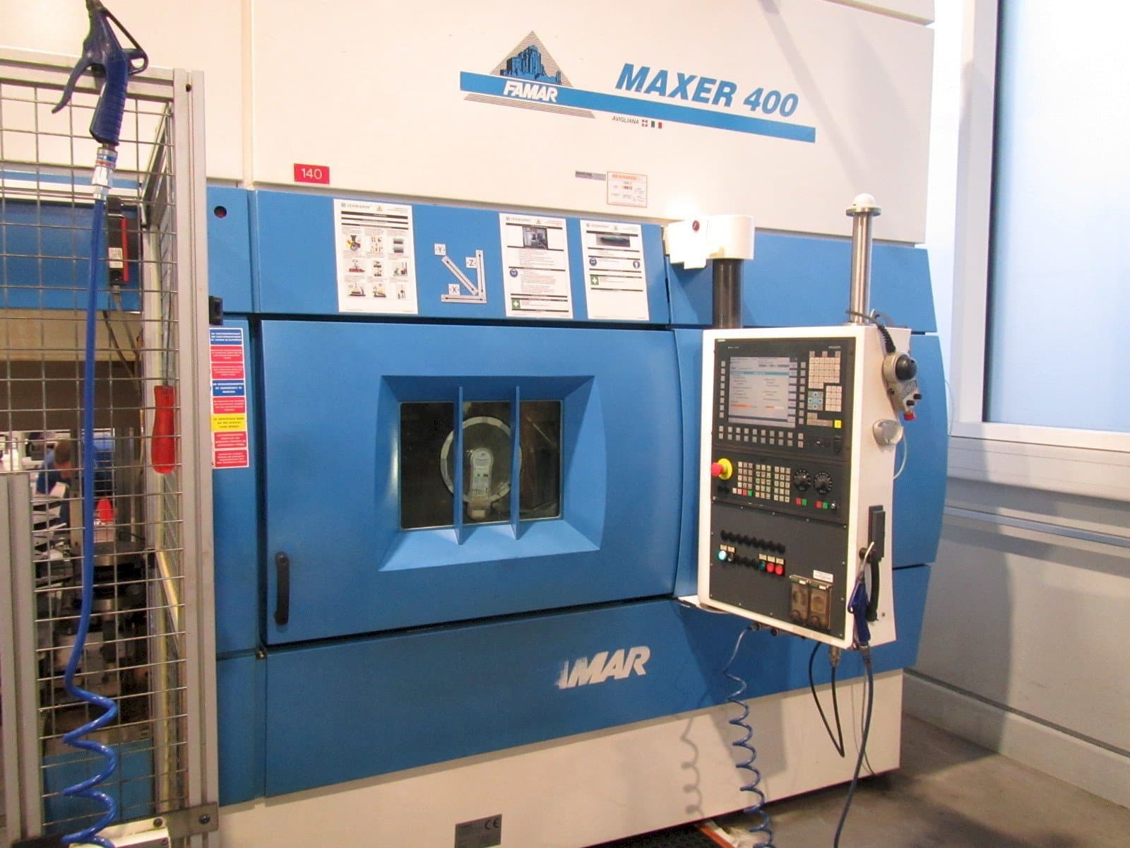 Vista frontal de la máquina Famar Maxer 400