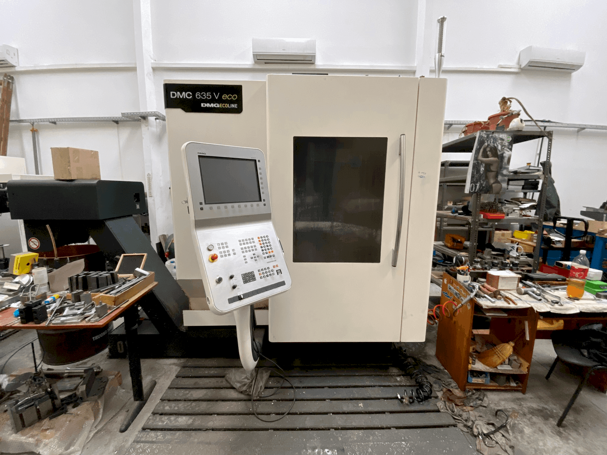Vista frontal de la máquina DMG MORI DMC 635 V eco