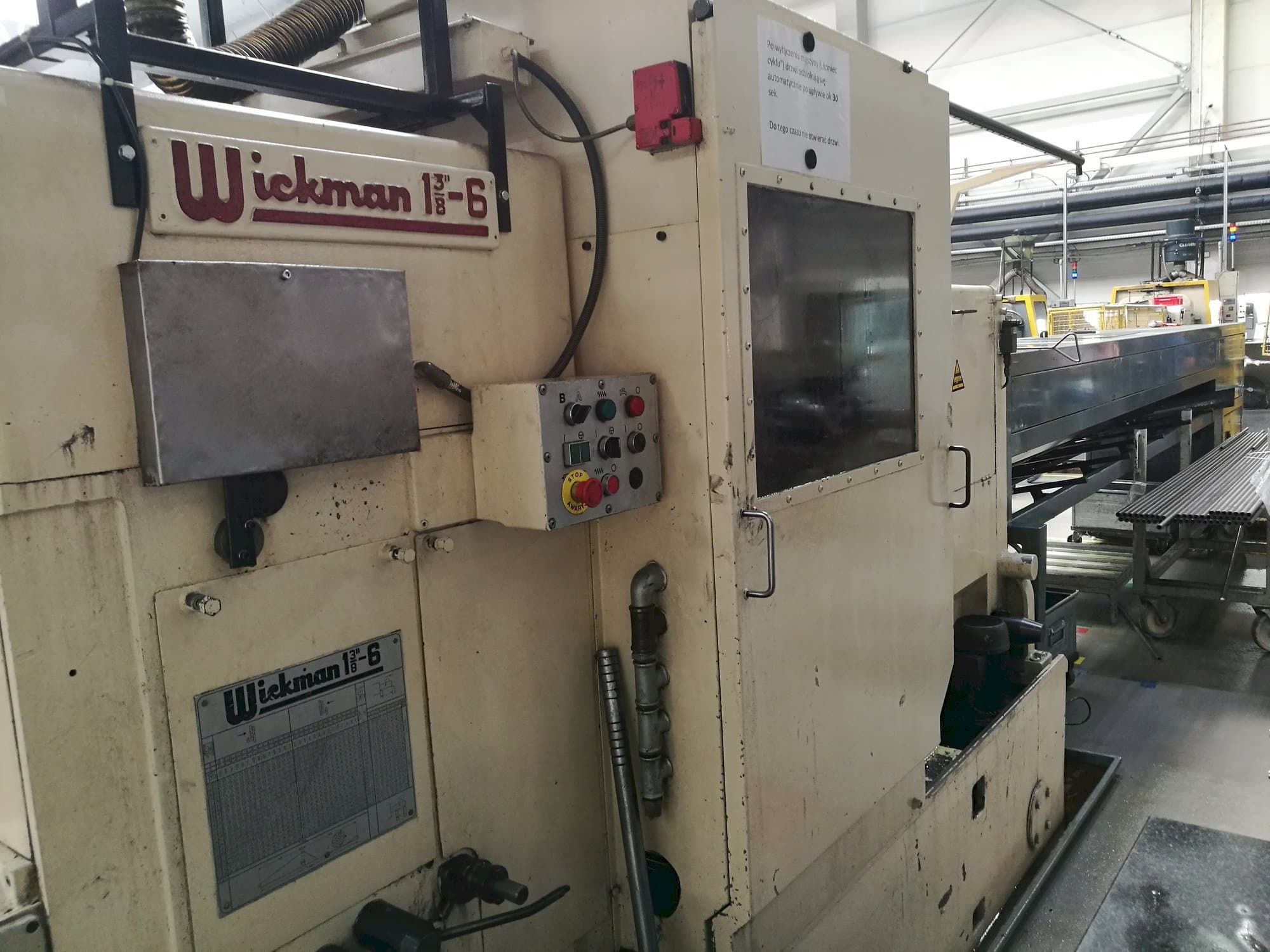Vista frontal de la máquina Wickman 1 3/8"-6