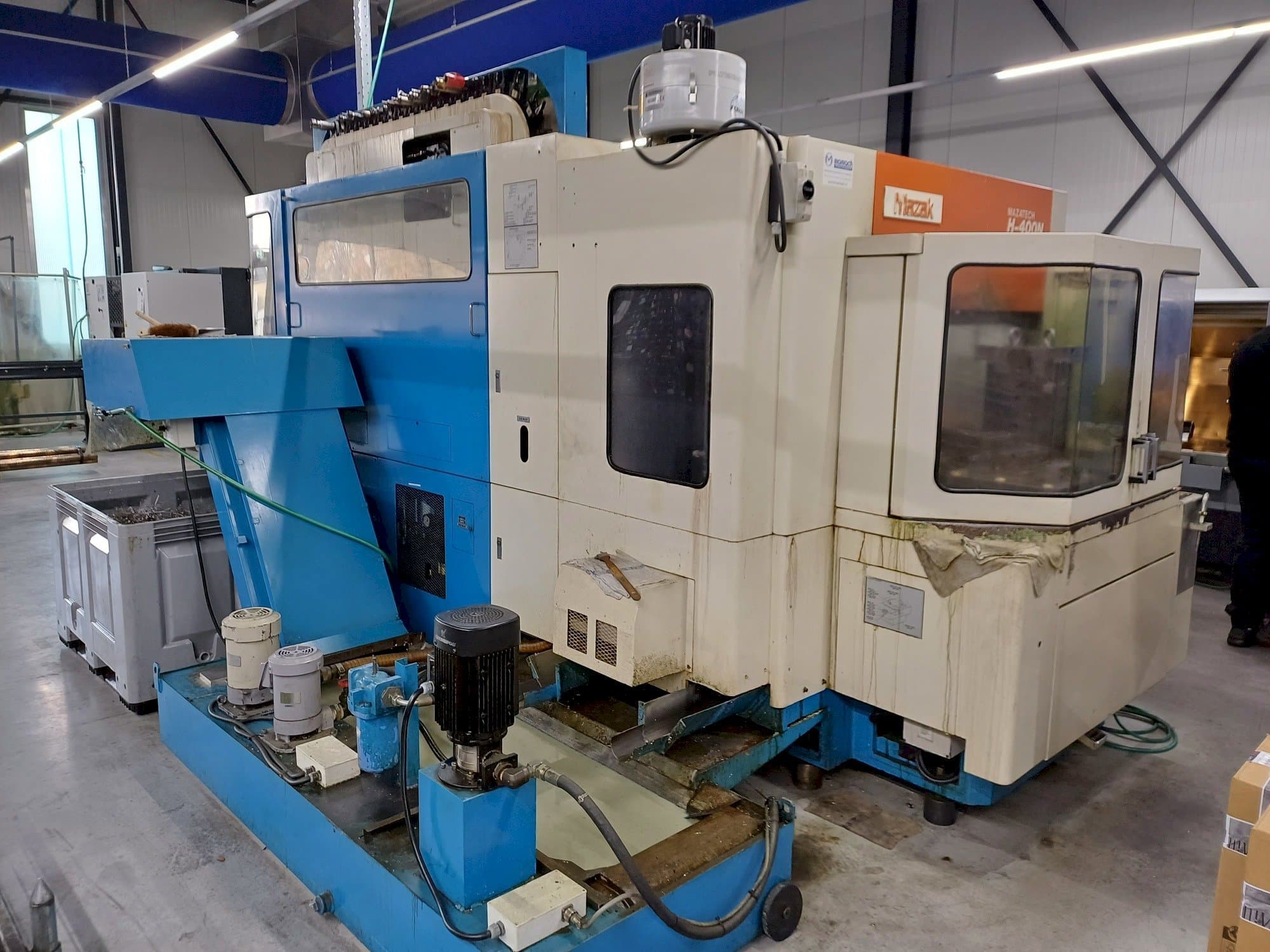 Vista frontal de la máquina Mazak H400N