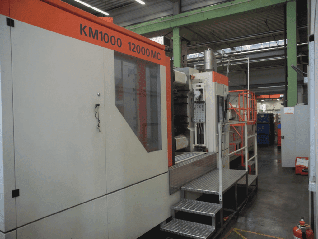 Vista frontal de la máquina Krauss Maffei 1000-12000 MC