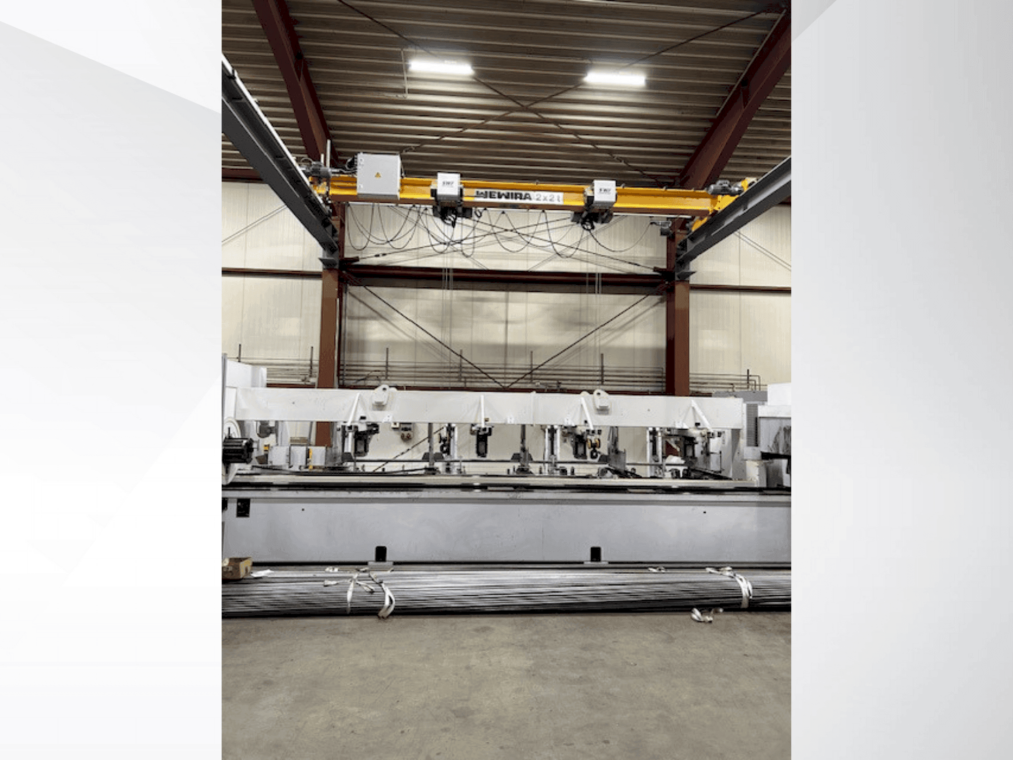 Vista frontal de la máquina TRUMPF Tru Laser Tube 3000 Fiber