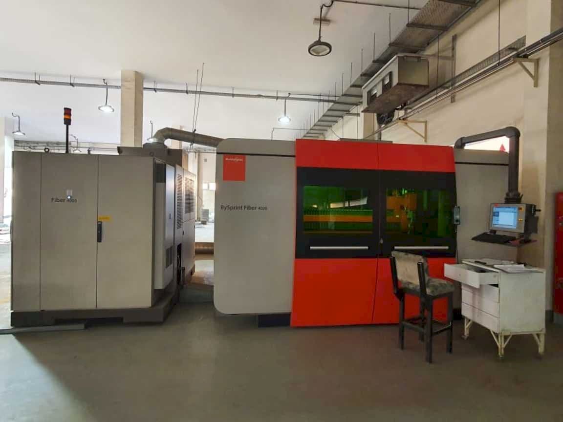 Vista frontal de la máquina Bystronic BySprint Fiber 4020