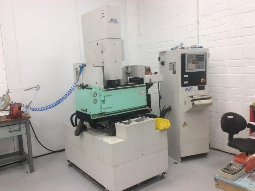 Vista frontal de la máquina AGIE Mondo 20 Star