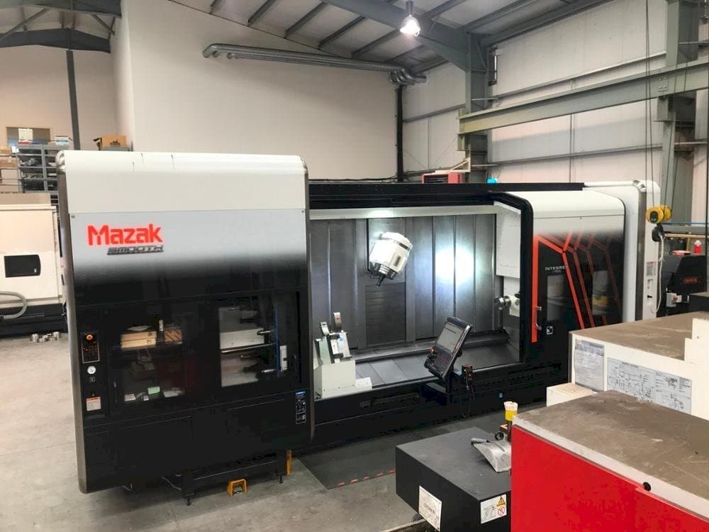 Vista frontal de la máquina Mazak INTEGREX i-500