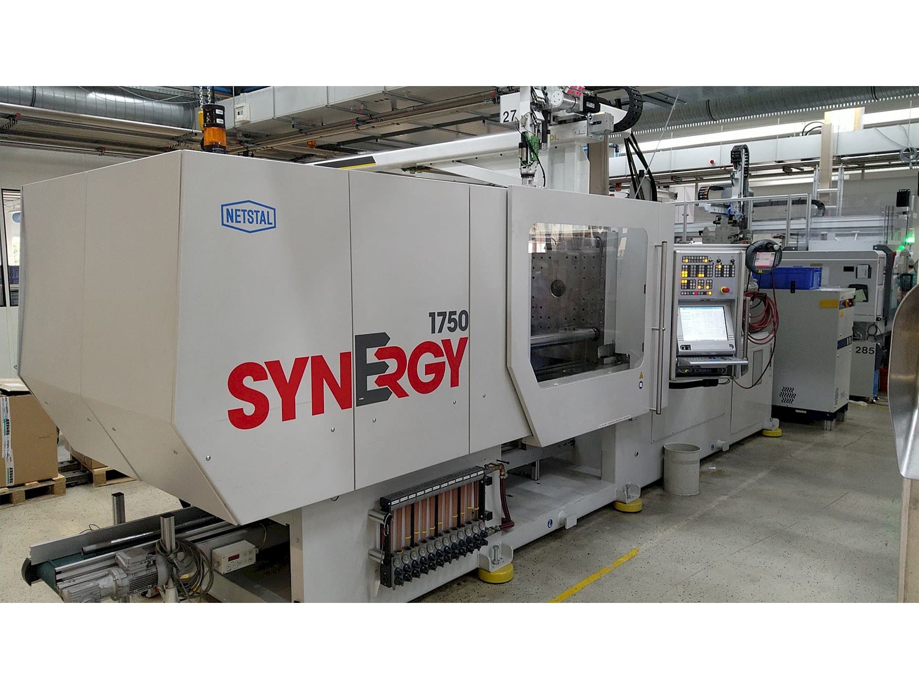 Vista frontal de la máquina Netstal SynErgy 1750-600