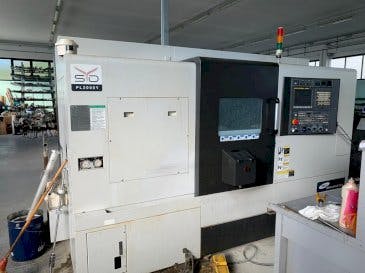 Vista frontal de la máquina SMEC PL 2000Y