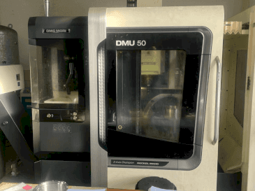 Vista frontal de la máquina DMG MORI DMU 50