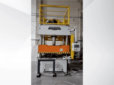 Vista frontal de la máquina HIDROLIKSAN PH4C 200T