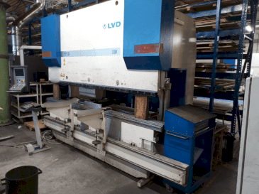 Vista frontal de la máquina LVD PPEB 110/30