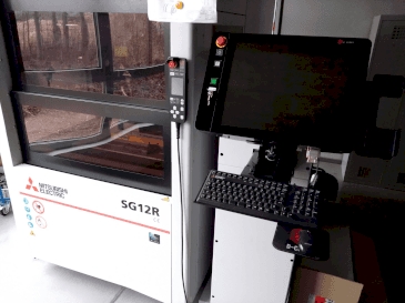 Vista frontal de la máquina Mitsubishi Electric SG12M