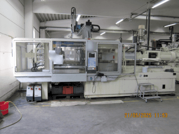 Vista frontal de la máquina Krauss Maffei 350-2700 C2