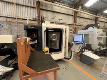 Vista frontal de la máquina DMG MORI DMU 50