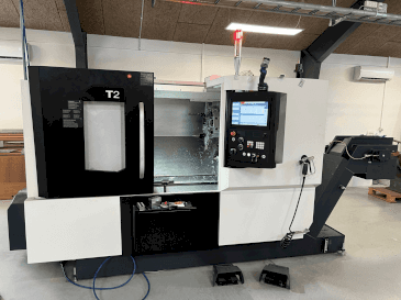 Vista frontal de la máquina DMG MORI T2