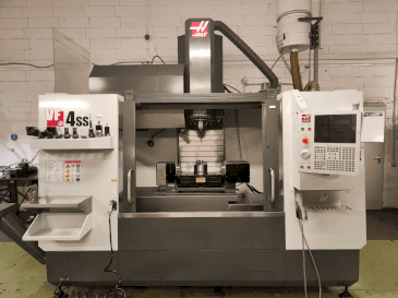 Vista frontal de la máquina HAAS VF-4SS