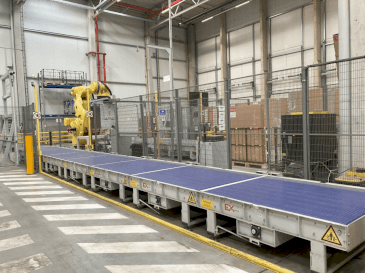 Vista frontal de la máquina FANUC M-2000iA/1700L