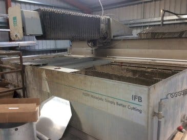 Vista frontal de la máquina Flow IFB 713633-1