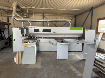 Vista frontal de la máquina BIESSE Selco WN 2