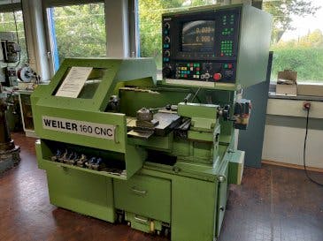 Vista frontal de la máquina Weiler 160 CNC