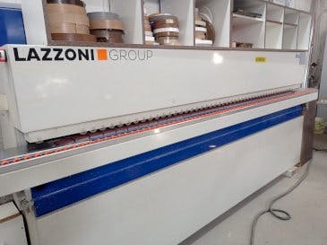 Vista frontal de la máquina LAZZONI K400
