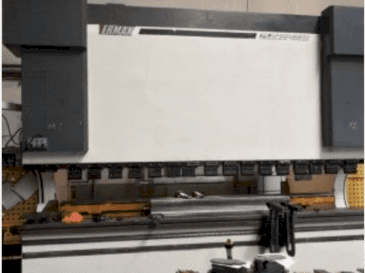 Vista frontal de la máquina ERMAK CNC HAP 4100x400