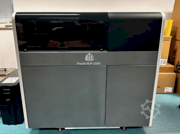 Vista frontal de la máquina 3DSYSTEMS projet 2500 plus