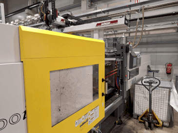 Vista frontal de la máquina FANUC Roboshot S300iA