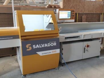 Vista frontal de la máquina SALVADOR Superpush 200