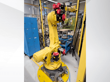Vista frontal de la máquina FANUC R2000iB/165F