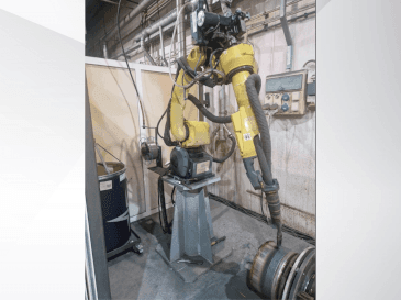Vista frontal de la máquina FANUC ARC Mate 100iC