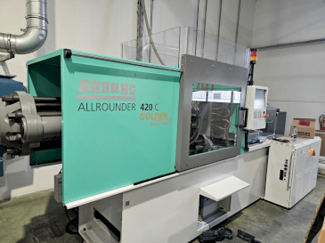 Vista frontal de la máquina Arburg Allrounder 420 C 1000 - 290 Golden Edition