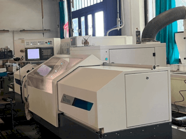Vista frontal de la máquina STUDER Favorit CNC