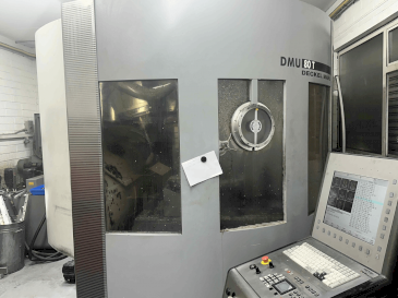 Vista frontal de la máquina DECKEL MAHO DMU 80T (2002)