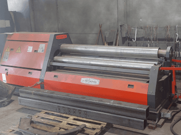 Vista frontal de la máquina Akyapak AHS 20/06