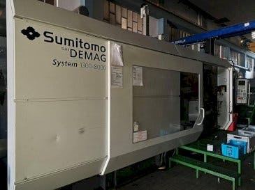 Vista frontal de la máquina Sumitomo Demag 1300-8000