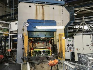 Vista frontal de la máquina SMERAL LKT 250