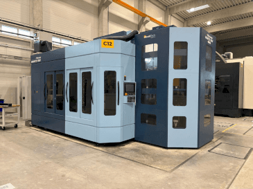Vista frontal de la máquina Matsuura MAM72-35V