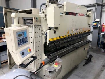 Vista frontal de la máquina Durma HAP 2560