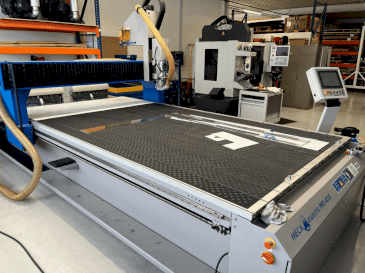 Vista frontal de la máquina MECANUMERIC MecaPro 4020