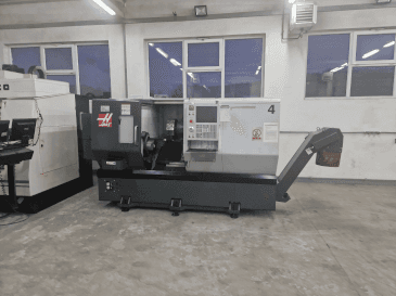 Vista frontal de la máquina HAAS ST-30Y