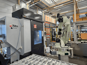Vista frontal de la máquina HAAS UMC-750SS