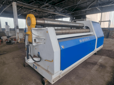 Vista frontal de la máquina Metallkraft RBM 4 HMS Pro 3050-150