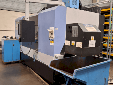 Vista frontal de la máquina DOOSAN DNM 750 II