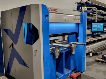 Vista frontal de la máquina Euromac FXbend 1547