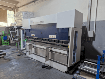 Vista frontal de la máquina TRUMPF TruBend 3120,